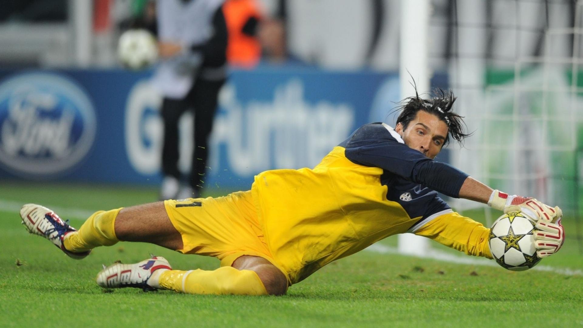 绝杀!英格拉姆一战封神,黄蜂客场险胜深圳队