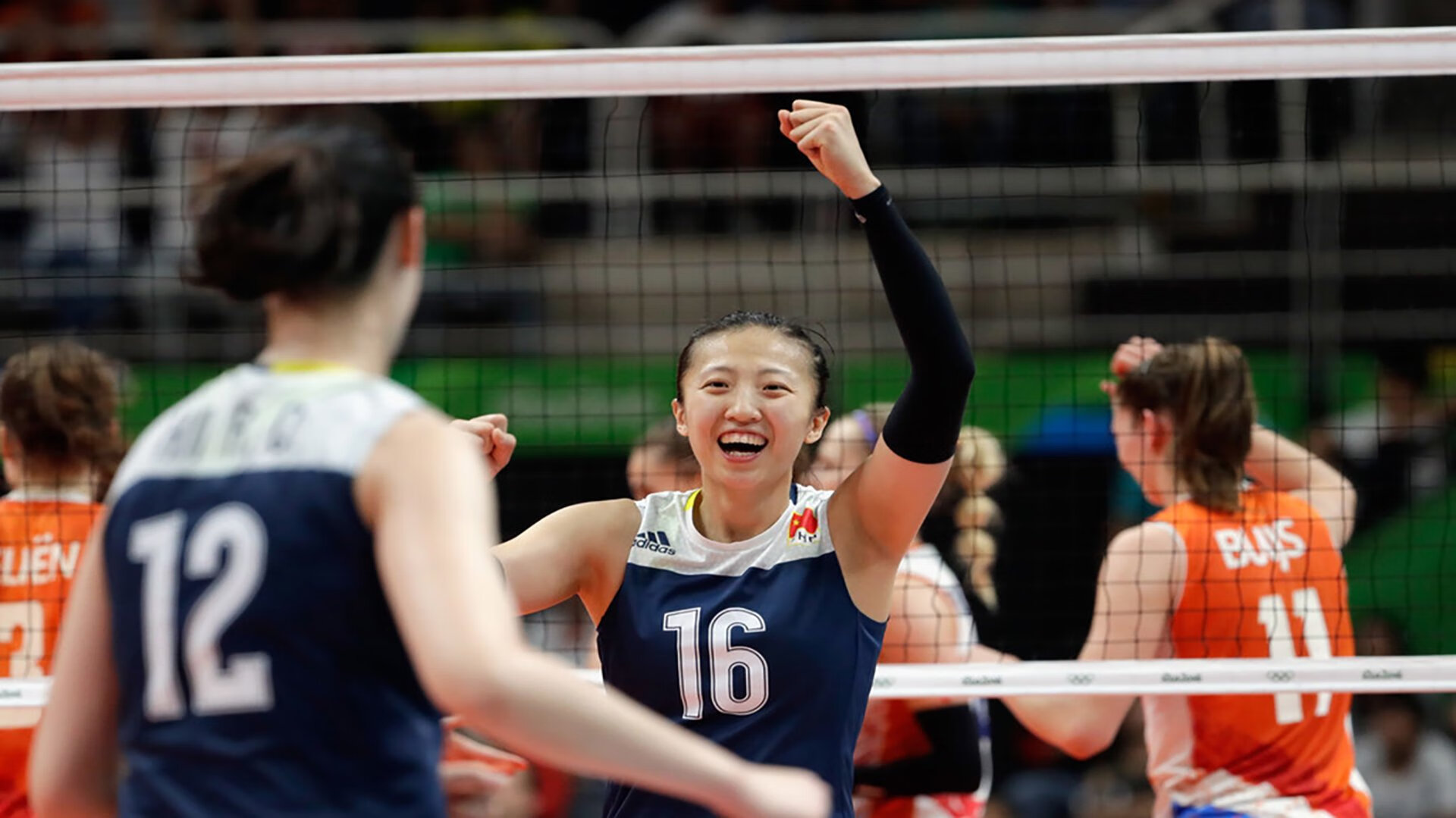 蓝黑风暴席卷欧陆!国际米兰主场4-0血洗莱比锡红牛,卡拉斯科化身梅阿查之王独造三球